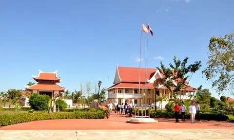 Nguyễn Ái Quốc - Thầu Chín từng hoạt động cách mạng ở Lào