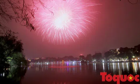 Bắn pháo hoa trong Lễ khai mạc SEA Games 31 tại sân vận động Mỹ Đình