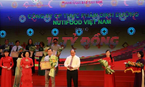 Chủ tịch Nước Nguyễn Xuân Phúc phát động “Tháng nhân đạo” năm 2022