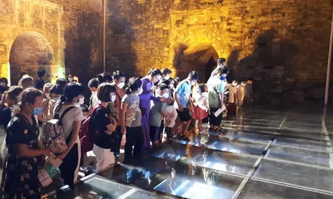 Du lịch hồi sinh mạnh mẽ, báo hiệu mùa hè thu hút du khách sôi động