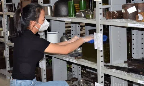 Để hiện vật, tài liệu “sống mãi” với thời gian