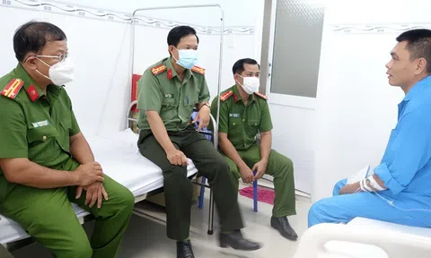 Lãnh đạo Công an tỉnh An Giang thăm CBCS bị thương trên đường thực hiện nhiệm vụ