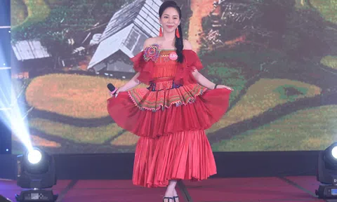 Thí sinh Vũ Khánh Hòa "Gặp nhau giữa rừng mơ" tại Hoa hậu Doanh nhân Việt Nam Toàn cầu 2022