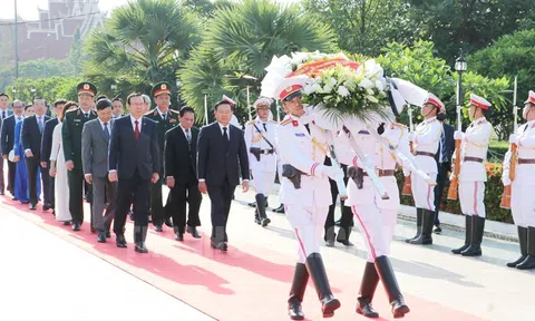 Bí thư Thành ủy TPHCM Nguyễn Văn Nên tưởng niệm các chiến sĩ vô danh Lào