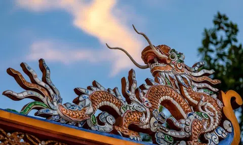 Nghề khảm sành sứ - Nghệ thuật từ mảnh vỡ ghi dấu ấn trường tồn lên những công trình trăm tuổi đặc trưng xứ Huế