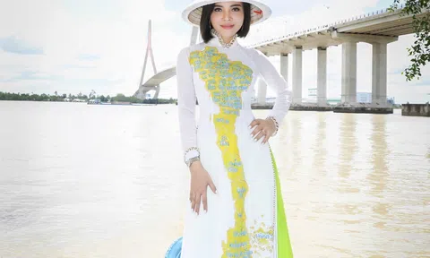 Á hậu Hà Linh khoe dáng thướt tha trong tà áo dài của NTK Đức Minh