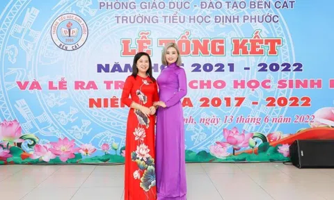 Hoa hậu Thiện nguyện Trịnh Lan Trinh xuất hiện giản dị trong tà áo dài trao học bổng cho học sinh khó khăn