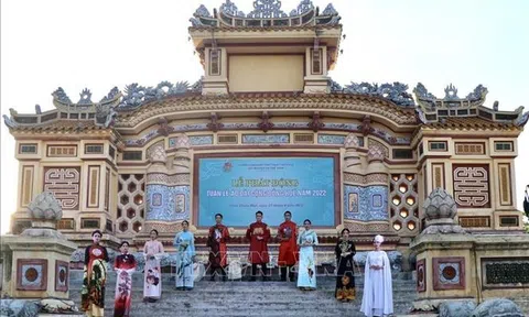 Khẳng định thương hiệu Kinh đô áo dài Việt Nam: Bản sắc văn hóa của vùng đất Cố đô Huế