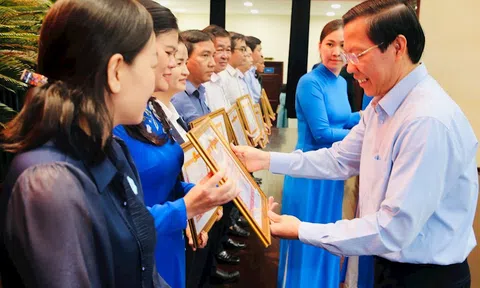 Đến năm 2025, TPHCM phấn đấu không còn những khu dân cư ổ chuột, những chung cư cũ, nhà ven và trên kênh rạch