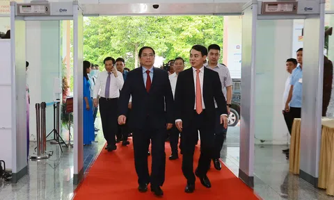 Hậu Giang: Trao 12 giấy chứng nhận đăng ký đầu tư với tổng vốn gần 19.000 tỷ đồng