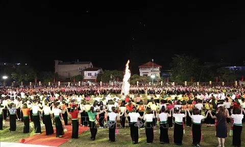 Yên Bái: Màn đại xòe Thái với hơn 2.000 người tham gia vào cuối tháng 9/2022 tại Sân vận động thị xã Nghĩa Lộ