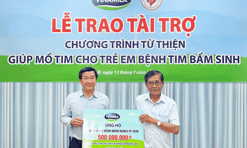 Vinamilk tiếp tục ủng hộ Hội Bảo trợ Bệnh nhân nghèo TP.HCM 500 triệu đồng cho các bệnh nhi nghèo mổ tim năm 2022