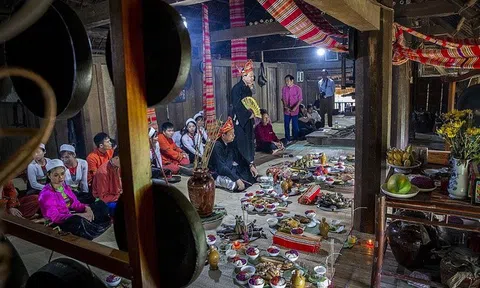 Đẩy nhanh tiến độ triển khai kế hoạch phối hợp xây dựng Hồ sơ Di sản Văn hóa Mo Mường đệ trình UNESCO