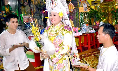 Đồng thầy, thủ nhang Vũ Thị Bắc - Một đời quyết tâm gìn giữ di sản văn hóa quê hương Sơn Tây