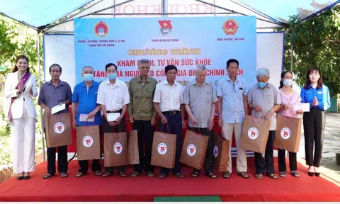 Tân Hoa hậu Doanh nhân Việt Nam 2022 Mạc Thị Minh đồng hành trong chuyến thiện nguyện đầu tiên sau đăng quang