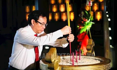 Lãnh đạo TPHCM dâng hương, dâng hoa tại Đền tưởng niệm Khu lịch sử truyền thống cách mạng Sài Gòn - Chợ Lớn - Gia Định