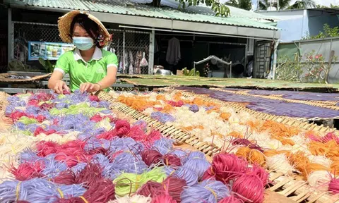 Du lịch Việt Nam: Độc đáo hủ tiếu đa sắc “có một không hai” ở Cần Thơ