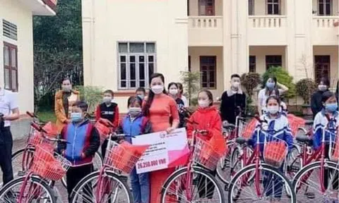 Công ty bảo hiểm nhân thọ AIA chi nhánh tại Nghệ An đến với học sinh có hoàn cảnh khó khăn tại Quỳ Hợp