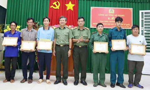 An Giang khen thưởng 6 quần chúng cứu 40 người bơi qua sông trốn khỏi casino ở Campuchia