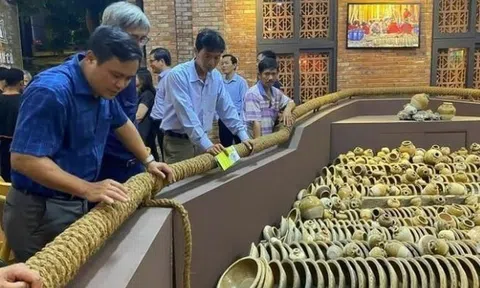 Trưng bày "Tinh hoa Di sản từ những con tàu cổ" và Bảo vật quốc gia tại Quảng Ngãi