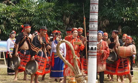 Tái hiện nghi lễ ăn trâu và nghệ thuật đấu chiêng đặc sắc của đồng bào dân tộc Cor