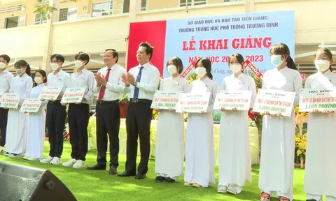Trường THPT Trương Định - Ngôi trường xứng danh vị Anh hùng dân tộc