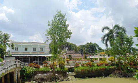 Ngôi đình cổ nằm bên dòng Ngã Cái