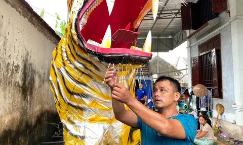 Độc đáo mô hình hổ “khủng” đón Trung thu ở Nghệ An