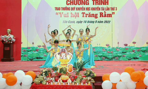 Chợt nghĩ về dòng chảy văn hoá Việt từ “Vui hội trăng rằm” trong nhà trường