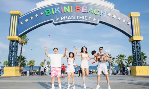 Trải nghiệm đô thị du lịch, gia đình Hoàng Bách lập tức muốn "bỏ phố về biển"