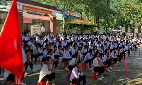 Huyện Kỳ Sơn (Nghệ An): Phổ biến pháp luật về an toàn giao thông cho học sinh