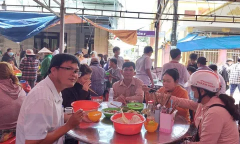 Cơm đình, một nét đẹp văn hoá truyền thống trong Lễ hội Anh hùng dân tộc Nguyễn Trung Trực ở Kiên Giang