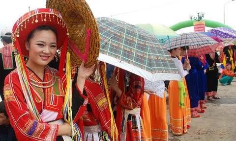 Liên hoan trình diễn trang phục truyền thống các dân tộc thiểu số Việt Nam khu vực phía Bắc