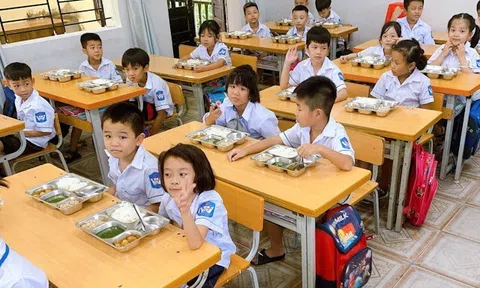 TP Việt Trì (Phú Thọ): Chú trọng an toàn vệ sinh thực phẩm bữa ăn bán trú cho học sinh