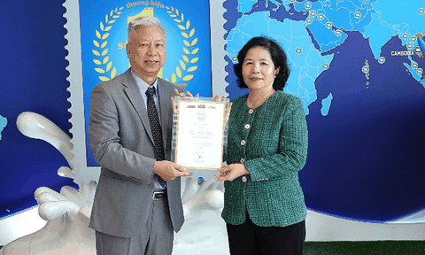 Bà Mai Kiều Liên được vinh danh Doanh nhân xuất sắc 2022, Vinamilk tiếp tục dẫn đầu các bảng xếp hạng thương hiệu