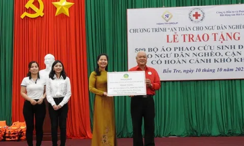 Bến Tre: Doanh nghiệp trao tặng 500 bộ áo phao cứu sinh cho bà con, ngư dân có hoàn cảnh khó khăn
