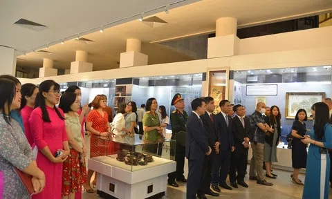 Khai mạc trưng bày chuyên đề “Mỗi kỷ vật một câu chuyện” tại Bảo tàng Hồ Chí Minh