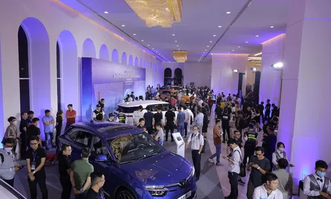 Cộng đồng VinFast TP.HCM phấn khích trong lần đầu chiêm ngưỡng VF 9: Đại nhạc hội kết nối cộng đồng VinFast toàn cầu