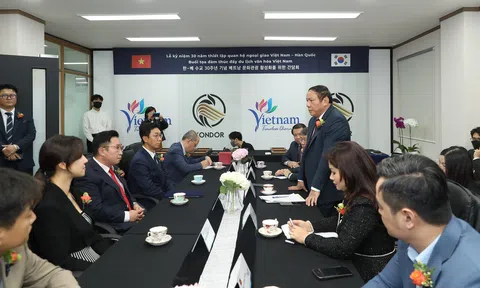 Bộ trưởng Nguyễn Văn Hùng thăm và làm việc tại Văn phòng đại diện xúc tiến Du lịch Việt Nam tại Hàn Quốc