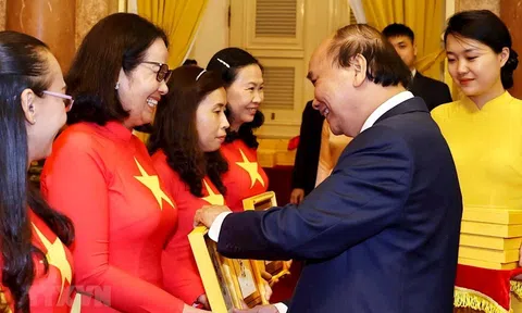 Chủ tịch nước Nguyễn Xuân Phúc: Những điển hình tiên tiến sẽ là hạt nhân để lan tỏa