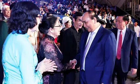 Tôn vinh tập thể, cá nhân điển hình trong học tập và làm theo tư tưởng, đạo đức, phong cách Hồ Chí Minh