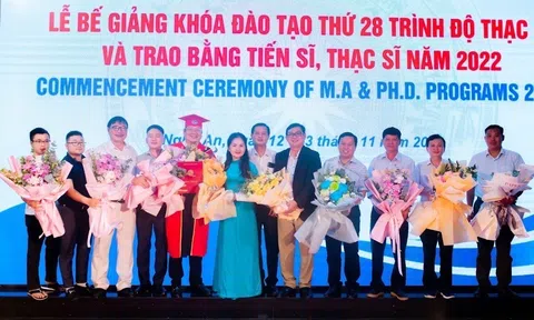 Phó Chủ tịch HĐND tỉnh Tiền Giang Nguyễn Hữu Lợi nhận Bằng Tiến sĩ Chính trị học