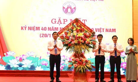 Thành phố Việt Trì (Phú Thọ) gặp mặt kỷ niệm 40 năm Ngày Nhà giáo Việt Nam