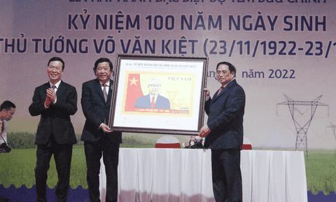 Thủ tướng Chính phủ Phạm Minh Chính dâng hương tưởng niệm cố Thủ tướng Võ Văn Kiệt