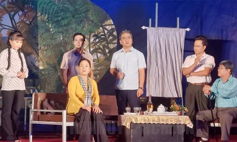 Biểu diễn vở cải lương Thành phố buổi bình minh kỷ niệm 100 năm ngày sinh cố Thủ tướng Võ Văn Kiệt