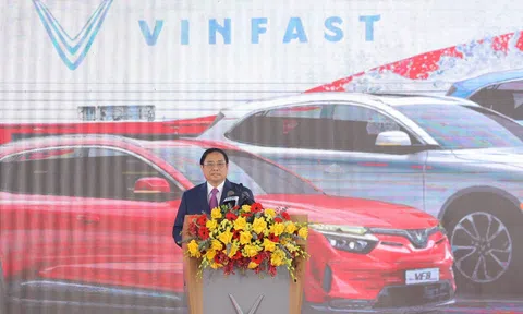 VinFast xuất khẩu lô xe điện đầu tiên ra thế giới: Sự kiện đánh dấu bước tiến đặc biệt của ngành Công nghiệp xe hơi Việt Nam