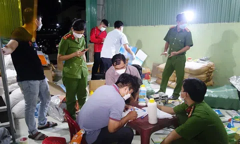 An Giang: Bắt quả tang 2 đối tượng sản xuất thuốc BVTV giả, nhãn hiệu nước ngoài