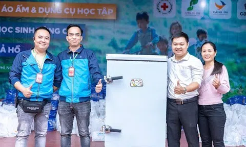 Quỹ Cánh Én trao tặng áo ấm, dụng cụ học tập và tổ chức bữa ăn dinh dưỡng đến học sinh vùng cao