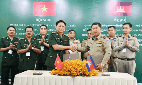 BĐBP tỉnh Kiên Giang và Công an bảo vệ biên giới biển Campuchia sơ kết 2 năm hợp tác bảo vệ ANTT vùng nước lịch sử