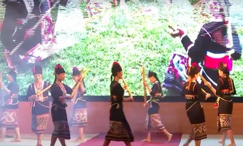 Bảo tồn, phát huy trang phục truyền thống của dân tộc Khơ Mú, tỉnh Điện Biên gắn với xây dựng nông thôn mới